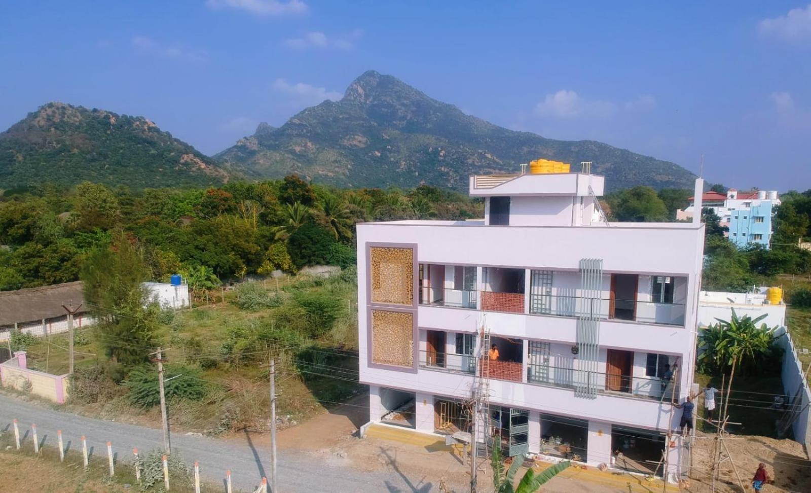 Om Lingeswaran Home Stay Тіруваннамалай Екстер'єр фото