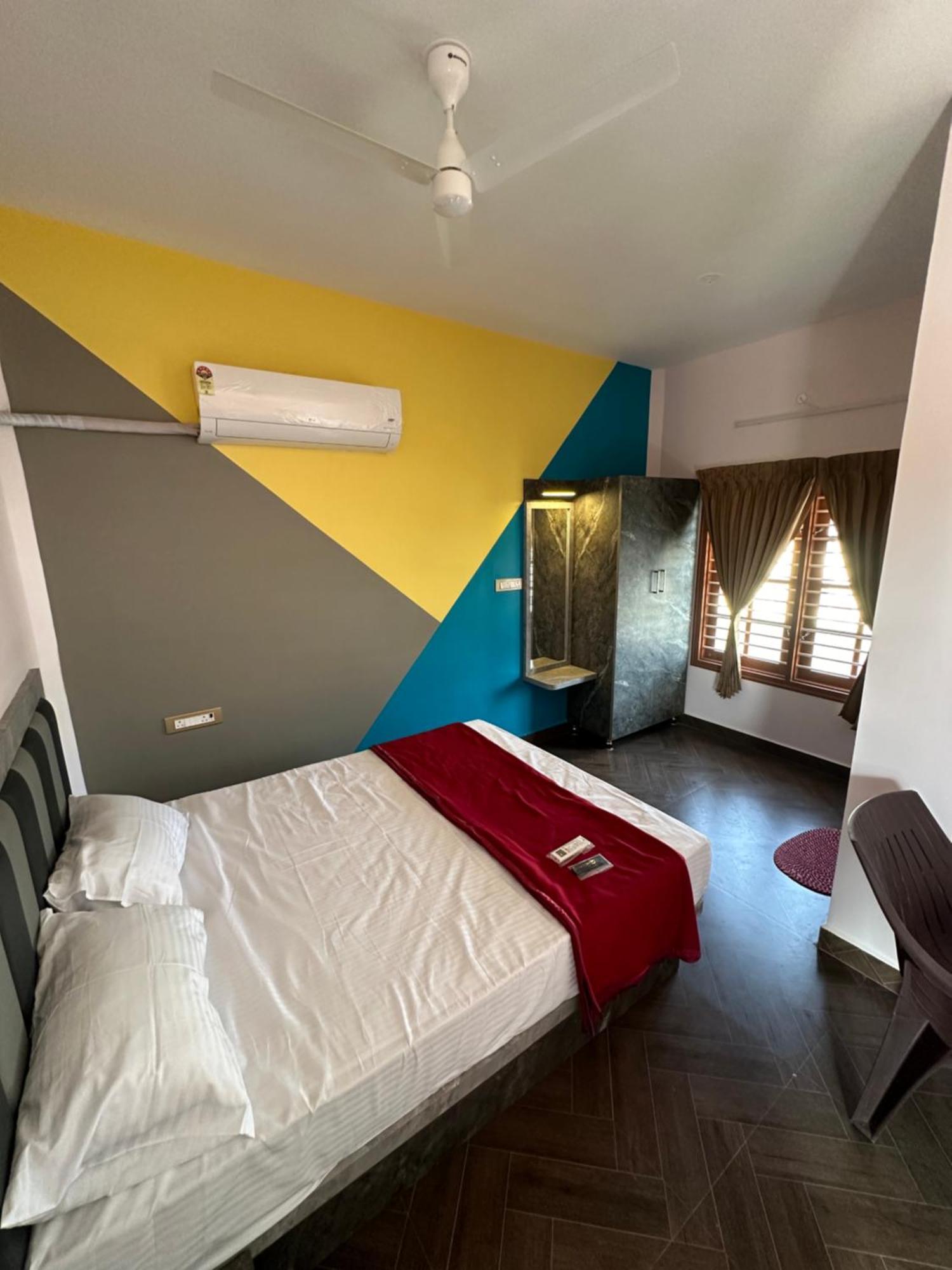 Om Lingeswaran Home Stay Тіруваннамалай Екстер'єр фото