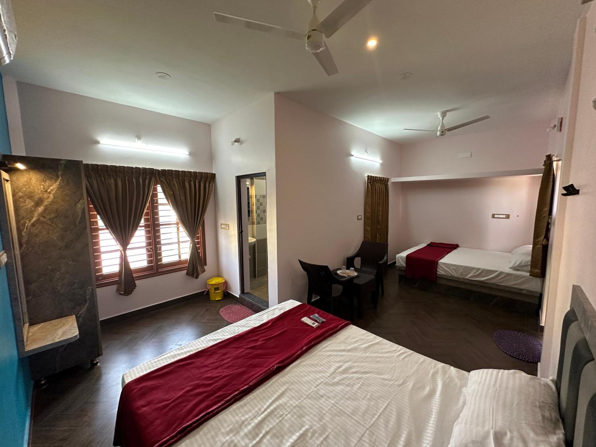 Om Lingeswaran Home Stay Тіруваннамалай Екстер'єр фото