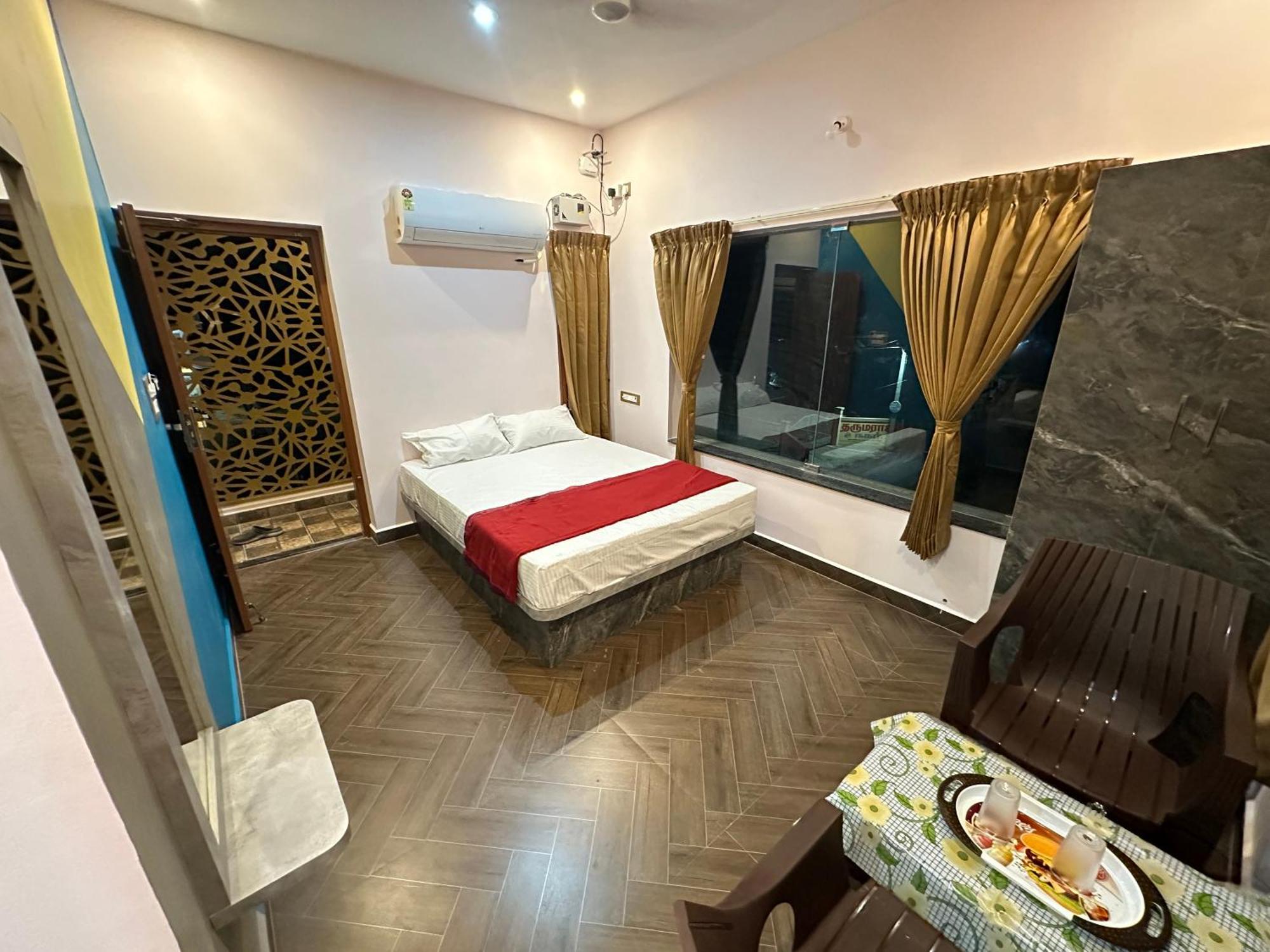 Om Lingeswaran Home Stay Тіруваннамалай Екстер'єр фото
