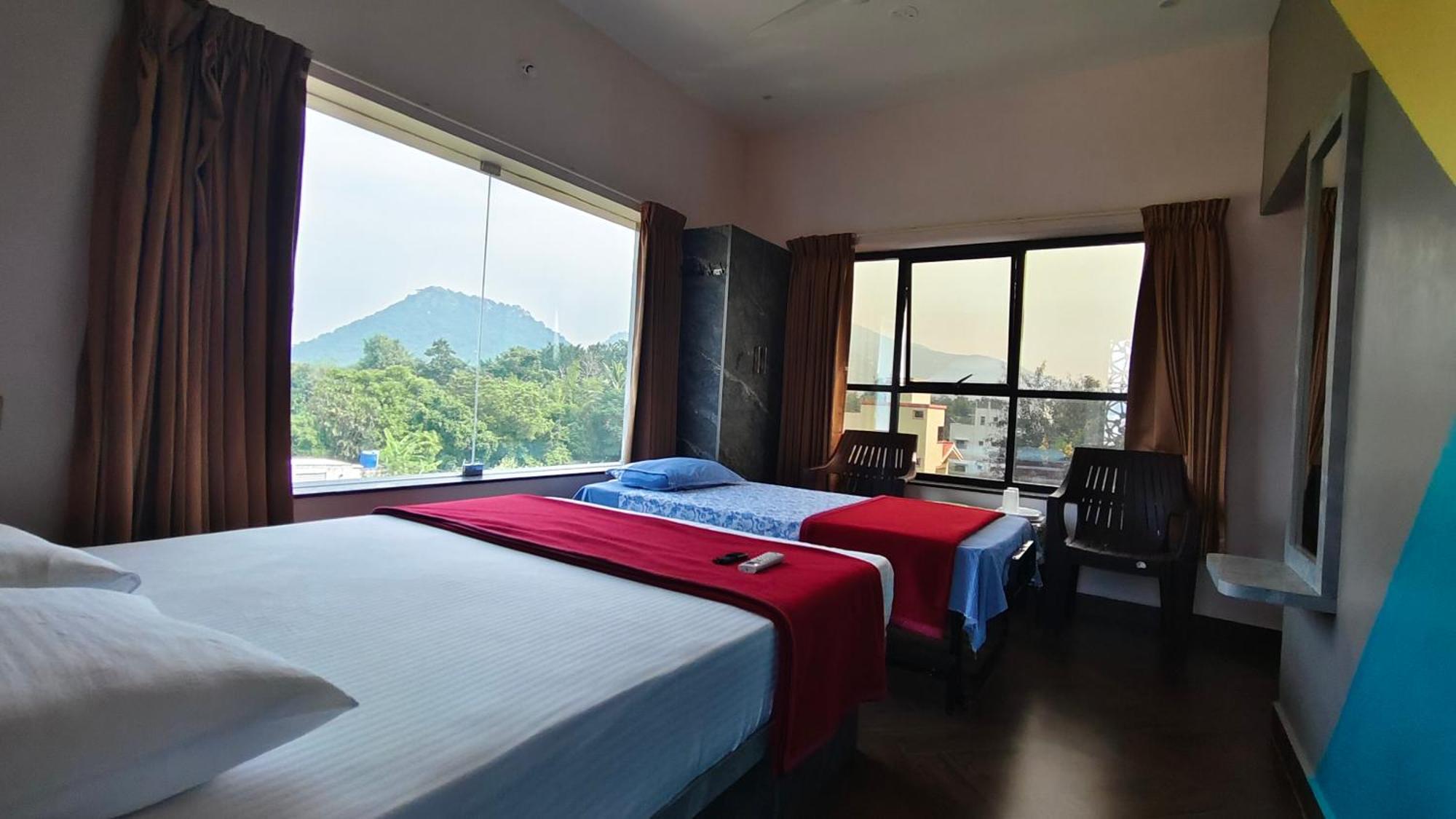 Om Lingeswaran Home Stay Тіруваннамалай Екстер'єр фото